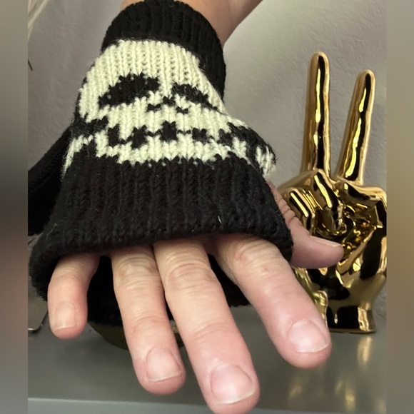 NWT Nepal Handmade Zen Jen Skull Fingerless Wool Mittens W/ Soft Lining,One Size - Picture 3 of 9